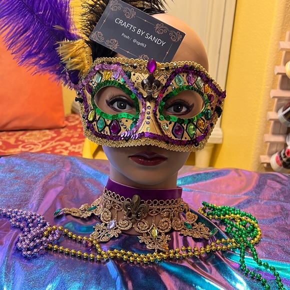 Mardi Gras Mask - Picture 4 of 13